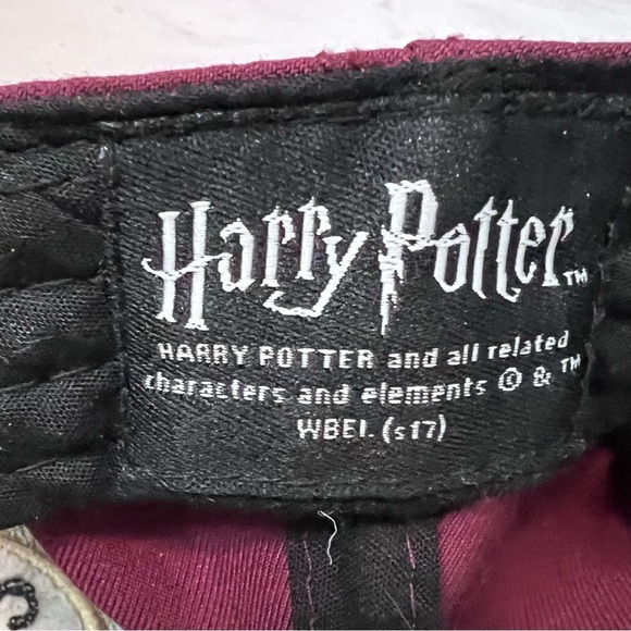 Harry Potter Hogwarts Crest Platform 9 3/4 Hat Maroon Red Adjustable Cap - Picture 8 of 8
